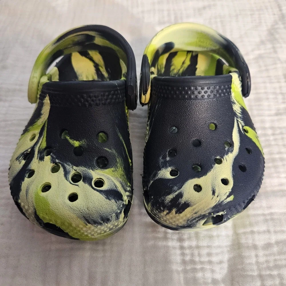 Crocs Toddler‎ Size C4 Black and Green Marbled Tie-Dye Crocband Shoe 4